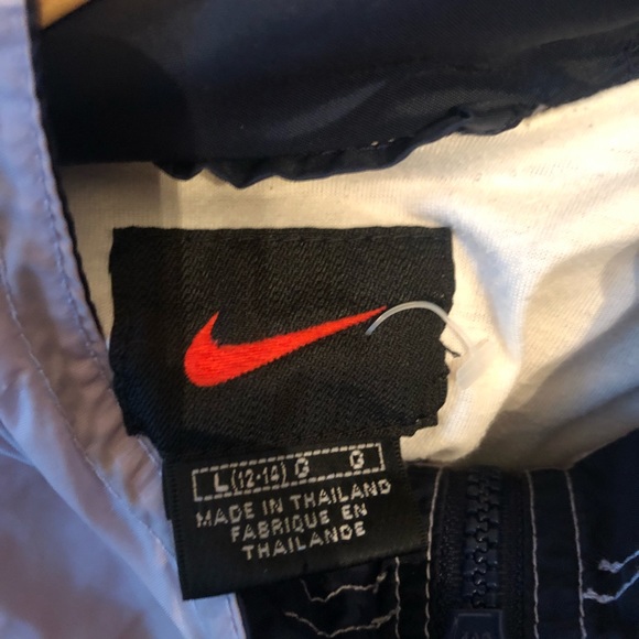 Nike purple rain jacket - Picture 2 of 3